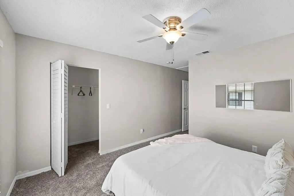 Cozy Townhouse - Gym Pool Golf Fast Wifi 2B2B Apartment Tampa