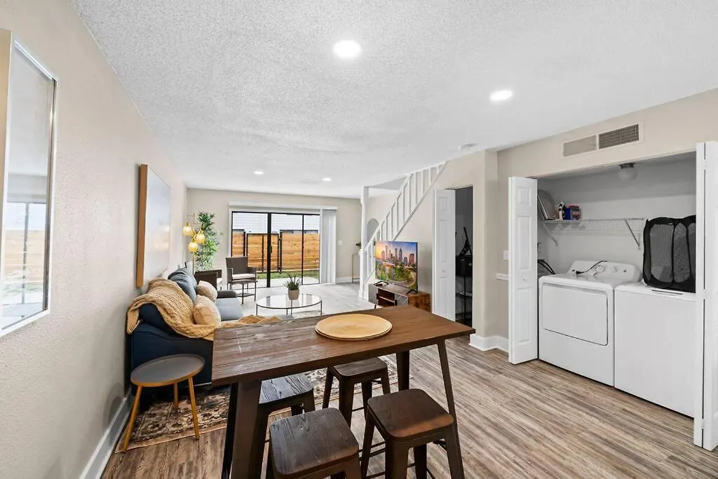 Cozy Townhouse - Gym Pool Golf Fast Wifi 2B2B Apartment Tampa