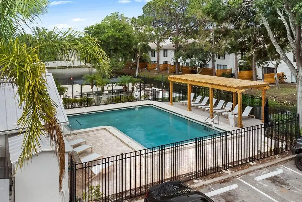 Cozy Townhouse - Gym Pool Golf Fast Wifi 2B2B Apartment Tampa United States
